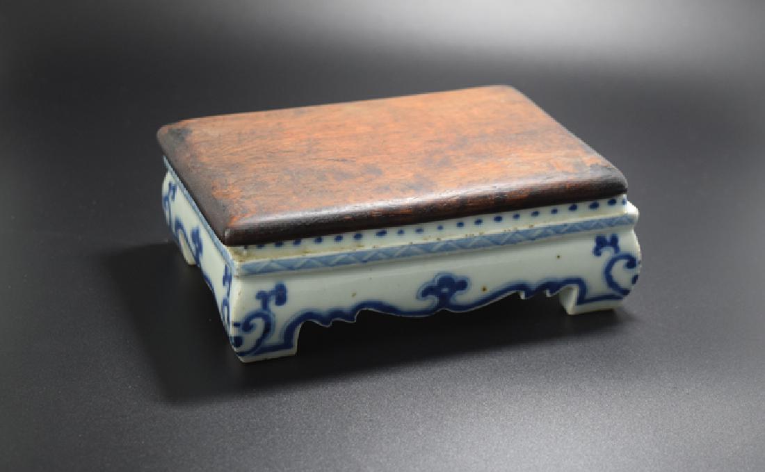 Chinese Qing blue and white porcelain ink-stone with a: Chinese Qing blue and white porcelain ink-stone with a wood lid. 18th C. 6"L x 4" W x 2" H without lid