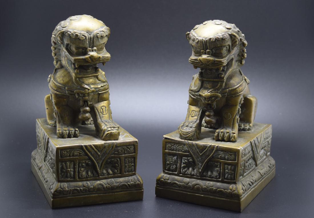 Pr. Chinese Qing bronze foo-dogs (1 of 5)