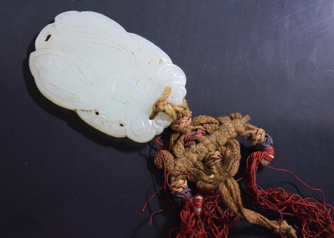 Chinese carved white jade cicada (1 of 2)