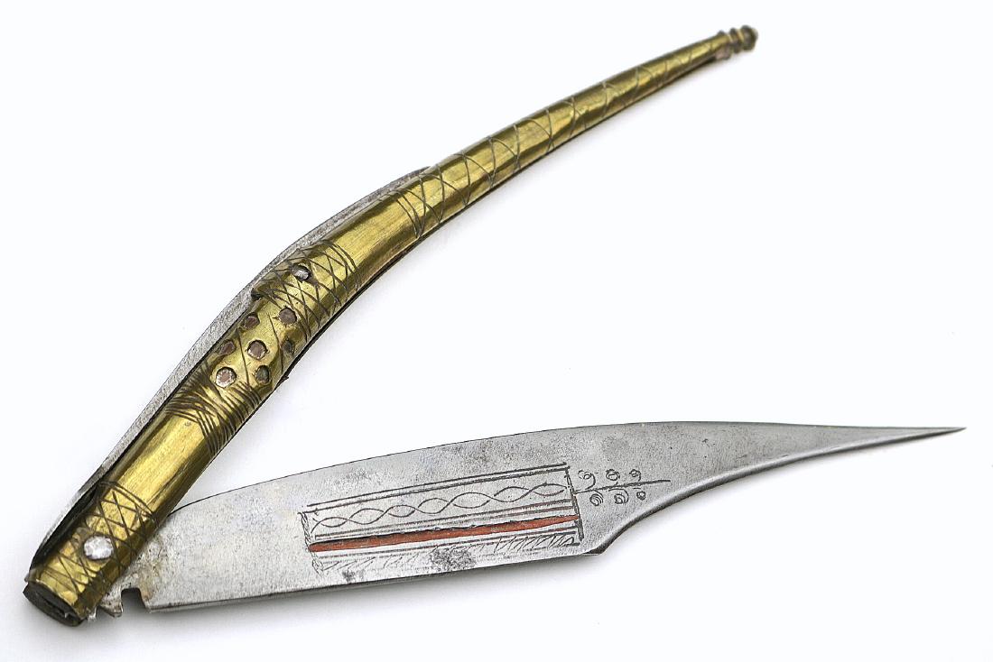 18th-19th C. Spanish "Navaja" Folding Knife Dagger with: 18th-19th C. Spanish "Navaja" Folding Knife Dagger with Vicious Blade. Total length (inside scabbard if present) : 16" , Blade length : 7 1/2". Dear Bidders, please note, the detailed description of t