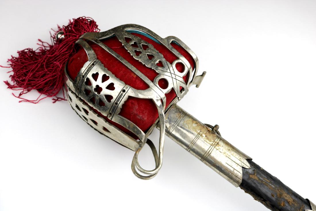 English Scottish Officer's Basket Hilt Broad Sword,: English Scottish Officer's Basket Hilt Broad Sword, Circa Victorian era to WW I. Total Length (inside scabbard if present) - 45", Blade Length - 33". Provenance : Houston TX Private Collection.
