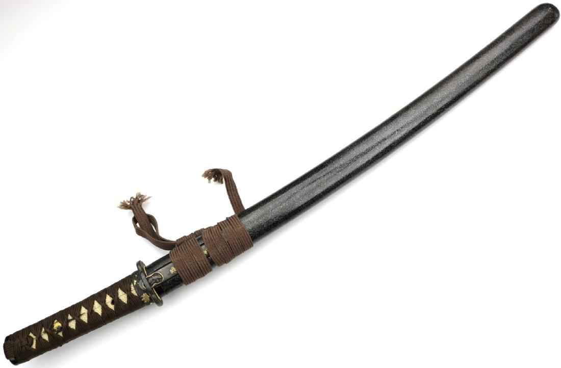 Fine Quality Japanese Samurai WAKIZASHI Sword with Gold: Fine Quality Japanese Samurai WAKIZASHI Sword with Gold Inlaid Mounts, Signed Kozuka Knife & Real Gold over Copper Spacers. Early Blade showing Nice Polish & Hamon Tamper Line. Total Length in Scabbar