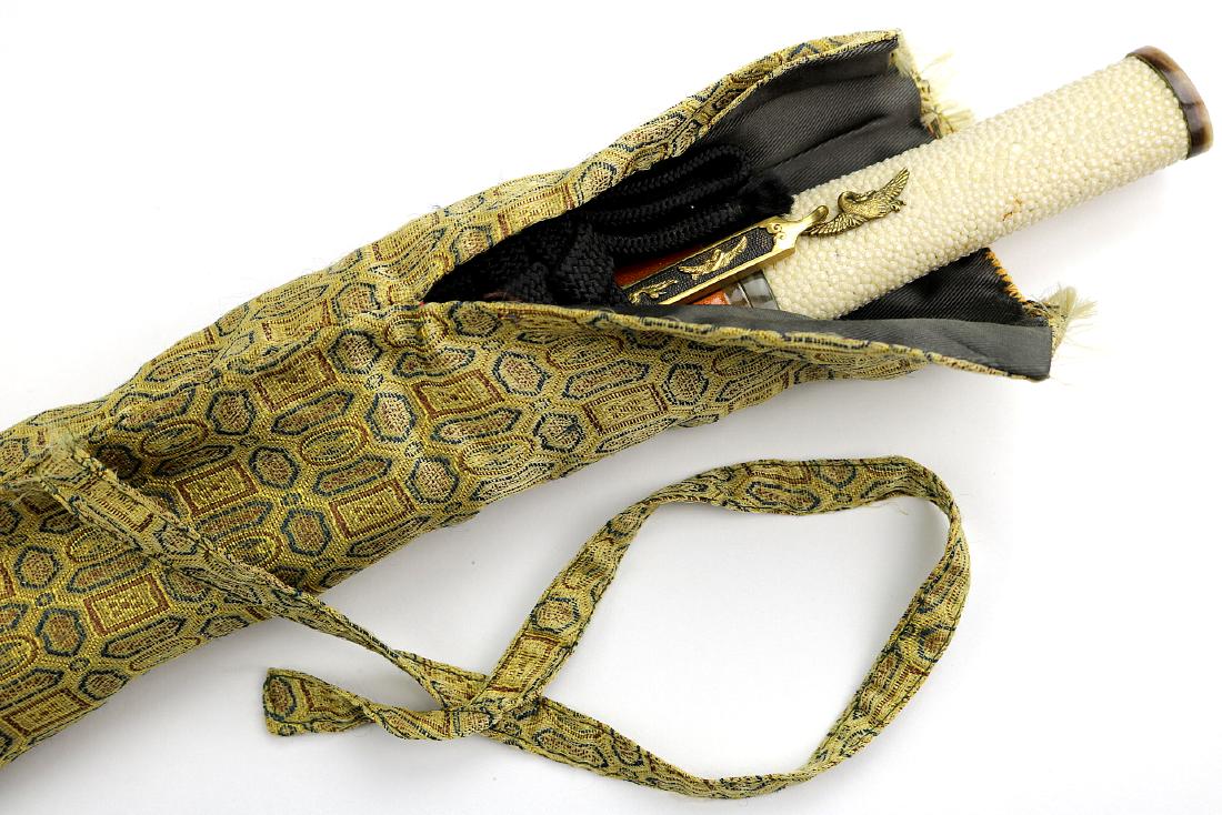 Very Ornate MeiJi (?) era Japanese Samurai TANTO Dagger: Very Ornate MeiJi (?) era Japanese Samurai TANTO Dagger with Gold Inlaid mounts, Sting Ray Skin, Horn & Fine Lacquer Case. Blade in full polish with very active Hamon line., Total Length in Scabbard -
