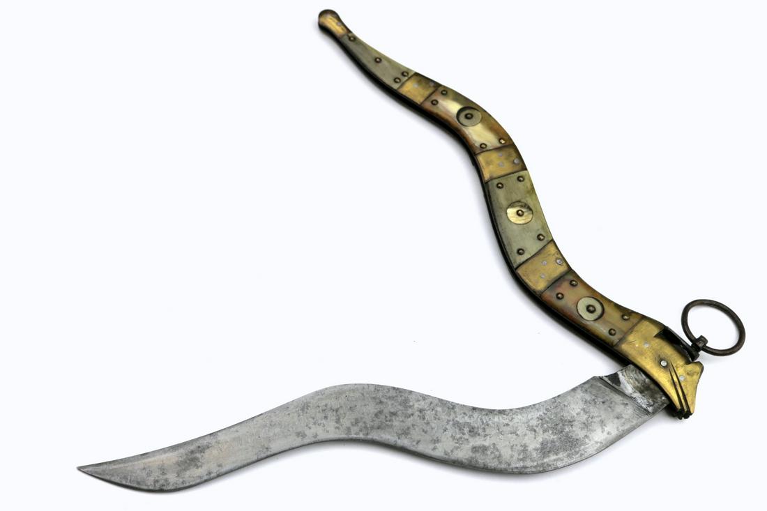 Rare Form 19th C. Spanish or French Large "Navaja": Rare Form 19th C. Spanish or French Large "Navaja" Folding Knife Dagger. Total length (inside scabbard if present) : 19 1/4", Blade length : 10".