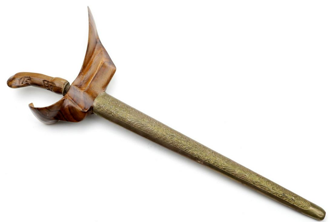 Antique Indonesian Malaysian KRIS Dagger with Damascus: Antique Indonesian Malaysian KRIS Dagger with Damascus Blade. Total Length (inside scabbard if present) : 19 1/4", Blade Length : 11 1/4"