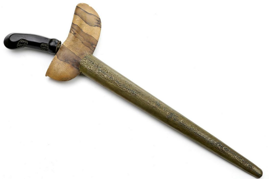 Antique Indonesian Malaysian KRIS Dagger.: Antique Indonesian Malaysian KRIS Dagger. Total Length (inside scabbard if present) : 17 1/2", Blade Length : 11 1/4"