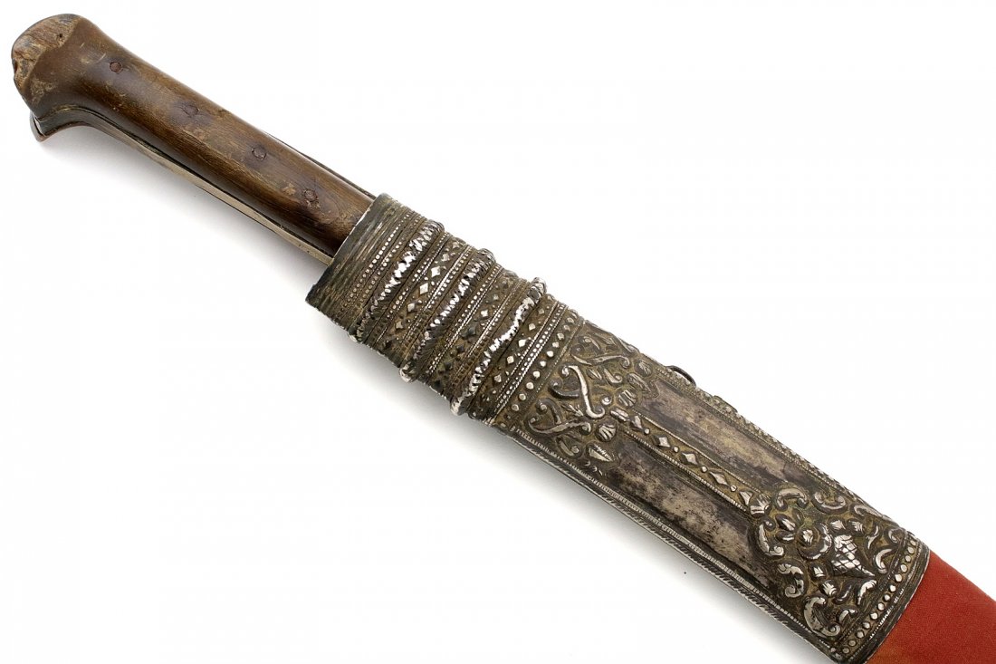 Large Ottoman Empire Balkan or Turkish YATAGAN Sword: Large Ottoman Empire Balkan or Turkish YATAGAN Sword. With a very large blade of traditional form, showing Turkish Ribbon damascus structure and extensive silver inlays on both sides including the dat