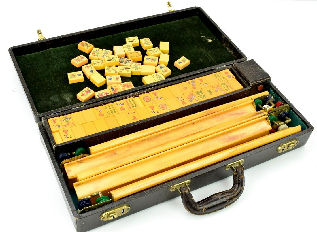 Vintage Chinese Bakelite Mahjong Mah-Jongg Set Leather: Nice vintage Chinese butterscotch bakelite mahjong set in original leather case.19 3/4" x 9" x 5"