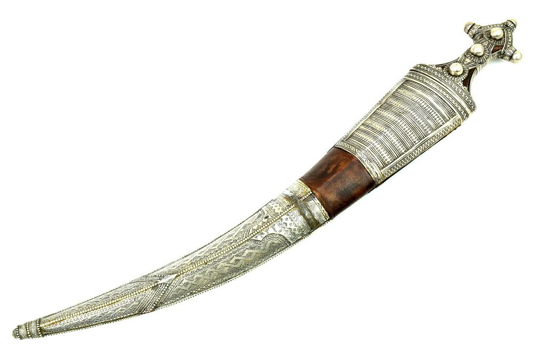 Large 19th C. Islamic Arabic Wahabitte JAMBIYA Dagger: Large 19th C. Islamic Arabic Wahabitte JAMBIYA Dagger Sword in Silver Mounts. A short sword rather than a dagger, mounted with a very long deeply curved broad double-edged blade with two fullers to ea