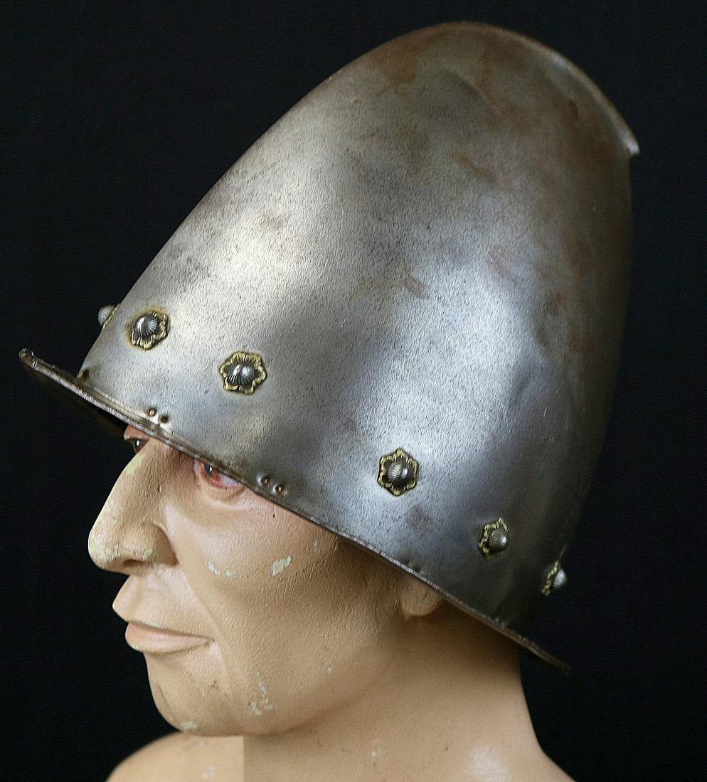 Good 17th-18th C. Spanish or Italian Morion CABASSET: Good 17th-18th C. Spanish or Italian Morion CABASSET Helmet. A very good early example of the type used by Spanish Conquistadors and Italian soldiers of the era. Of strong steel forged in two halves a