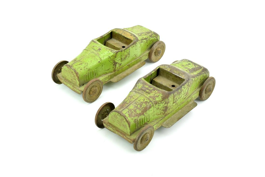 Pair Antique Tin Racing Cars: Fine antique pair tin racing toy cars. Original period painting. Looks like both are missing drivers. Size : 10" X 3'