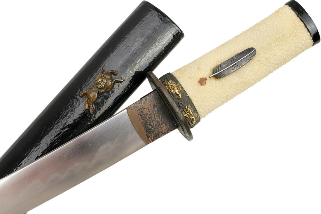 Nice Japanese Samurai TANTO Dagger ~ Signed KUNIHIRO ~: Nice Japanese Samurai TANTO Dagger ~ Signed KUNIHIRO ~ Wild Tamper Line. Lovely tanto with copper mounts having fine Nagoyamono foo-dogs fuchi and Very good Shakudo feather menukies with silver and go