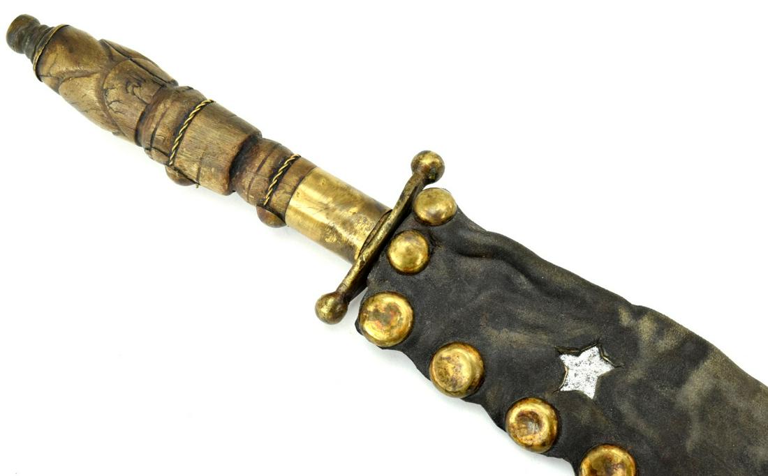 Early to Mid 19th C. American Texas Frontier's Bowie: Early to Mid 19th C. American Texas Frontier's Bowie Knife with Horn Grip & Brass Tacks Decorations ~ Possibly Confederate Used.Total Length (inside scabbard if present) : 16 1/4"Blade Length : 10"Det