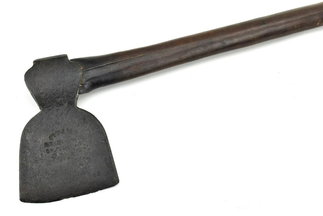 Rare 19th C. New Zealand Maori Warrior's Battle Axe: Rare 19th C. New Zealand Maori Warrior's Battle Axe with an Early European Trade Head ~ Well Marked ~ Original Long Haft. Total Length : 36 1/4" Blade : 6"Detailed condition reports are not included i