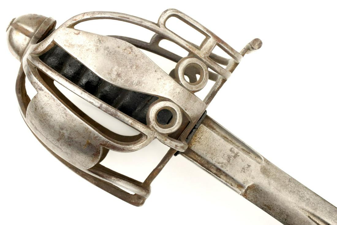 Very Good 18th C. English Scottish Highlander: LIVEAUCTIONEERS.COM BIDDERS, PLEASE VIEW MANY MORE DETAILED PHOTOS IN HIGHER RESOLUTION ON OUR WEBSITE sofedesignauctions.com AS LIVEAUCTIONEERS ONLY ALLOWS 20 PHOTOS. THANK YOU ~ ! ~~~~~~
