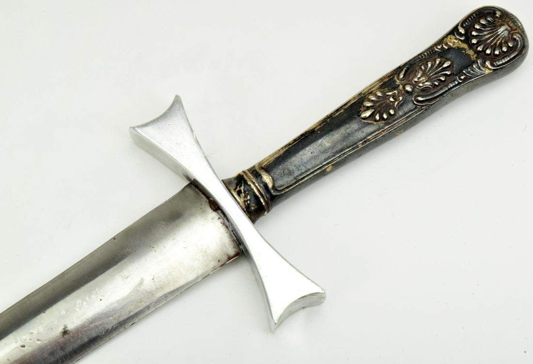 English or American Silver Gripped Dirk Dagger with a: English or American Silver Gripped Dirk Dagger with a Strong Broad Blade. Total Length (inside scabbard if present) : 10" Blade Length : 6". Detailed condition reports are not included in this catalog