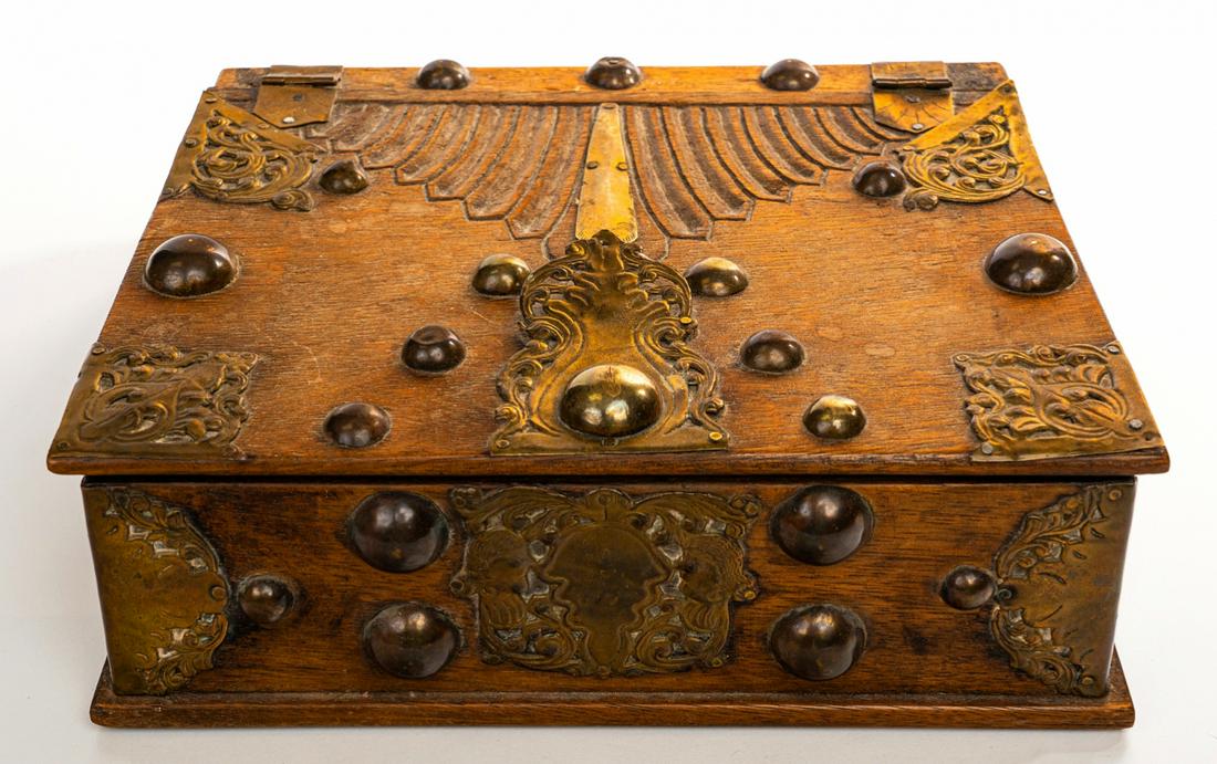 Rare Very Fine Antique 18th Century Wood Bible Document: Rare Very Fine Antique 18th Century Wood Bible Document Box. Front decorated with two faces. Great aged patina. Box is 12" x 9" x 4".