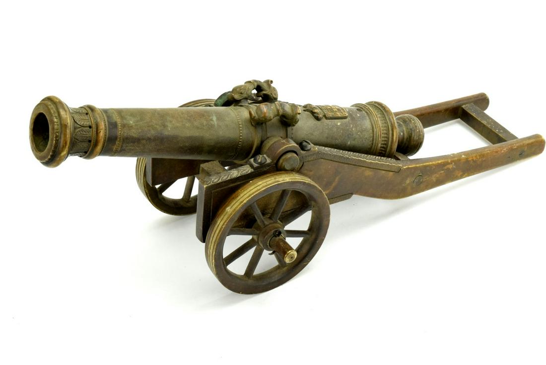 Beautiful 18th-19th C. French Spanish or Italian Navy: Beautiful 18th-19th C. French Spanish or Italian Navy Signaling Cannon. A very ornate bronze barrel with a crest and serpents decorations. Mounted on its original wooden carriage. Barrel Length : 14 1