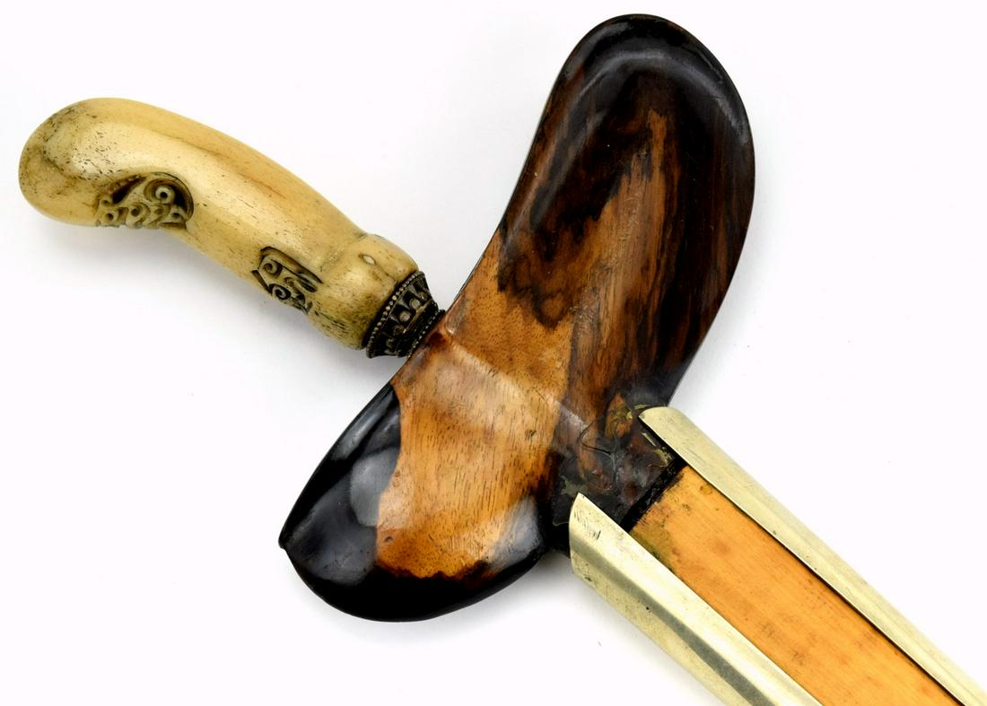 Scarce Indonesian Yogyakarta, Java KERIS Dagger ~: Javanese keris Dagger, are some of the most highly variegated objects in the world of arms and armor.Despite maintaining a distinct overall form and shape, the variation, in particular of the style of