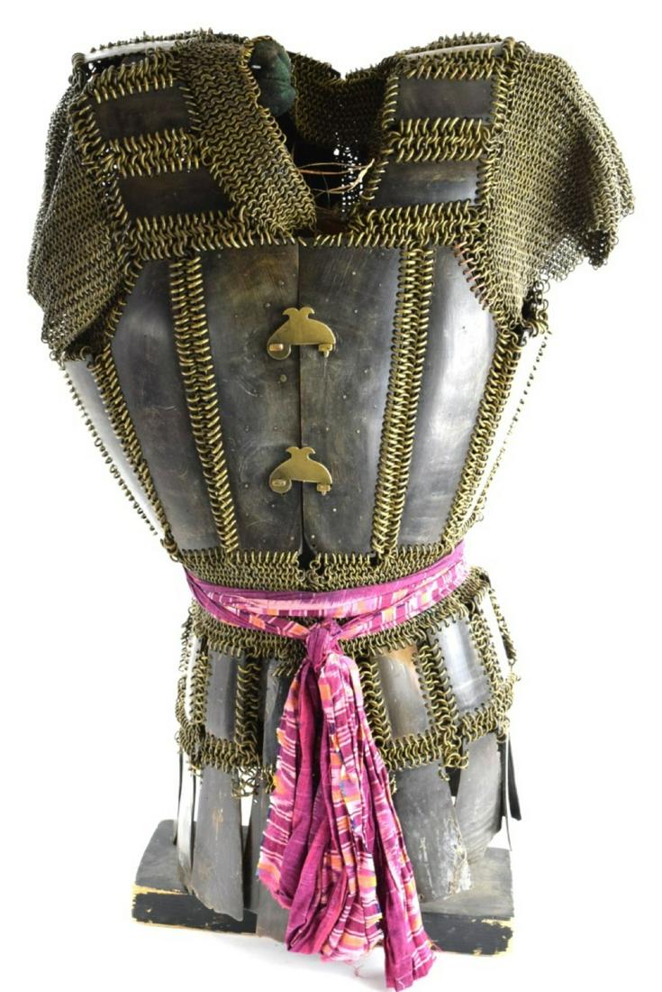 Very Good 19th C. Mindanao KURAB-a-KULANG Philippine: A distinct form of a Philippine Moroarmor. This style of armor is called kurab-akulang,and is made of plates of carabao hornlinked with brass or iron chainmail and oftenmounted with silver clasps insp