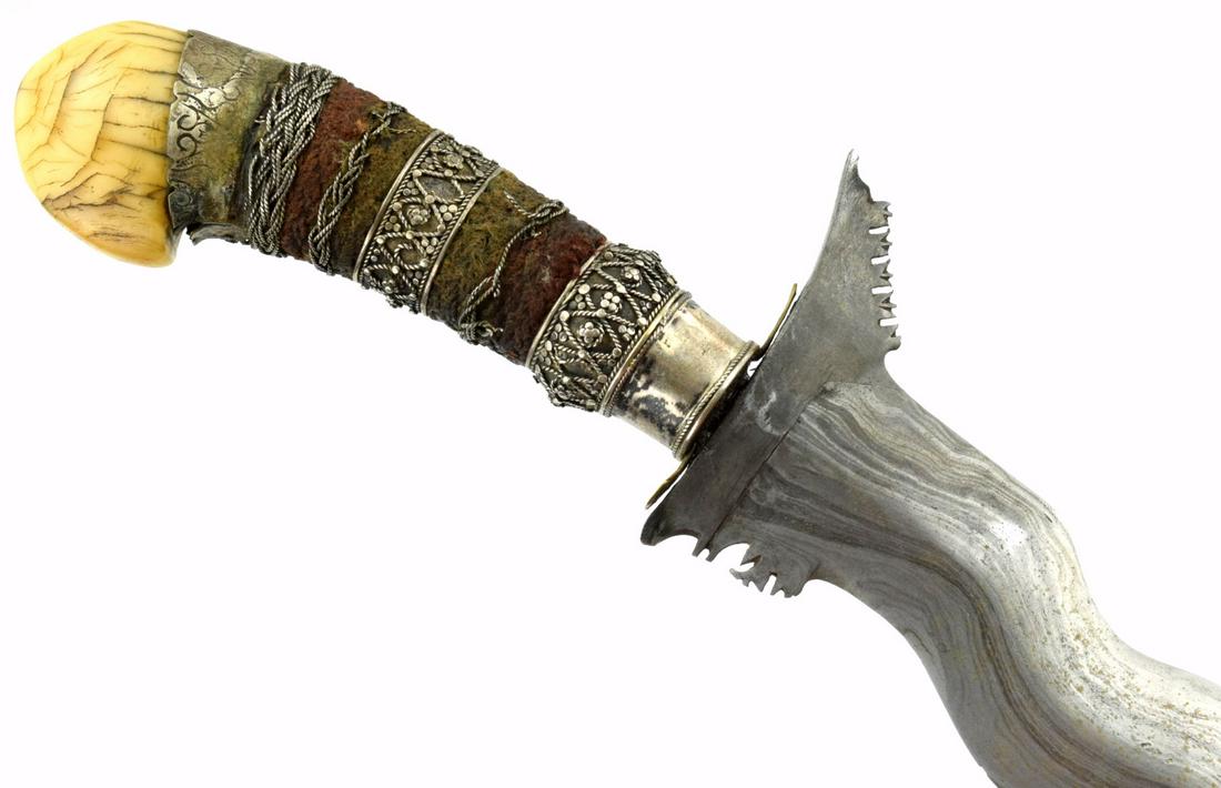 Rare 19th C. Short KRiS Sword ~ Sulu Sea Region, Malay: This is a classic sword influenced by and reflective of Moro swords from the southern Philippines and the Sulu Sea region. The classic Moro form is based heavily on the Indonesian keris but is distinc