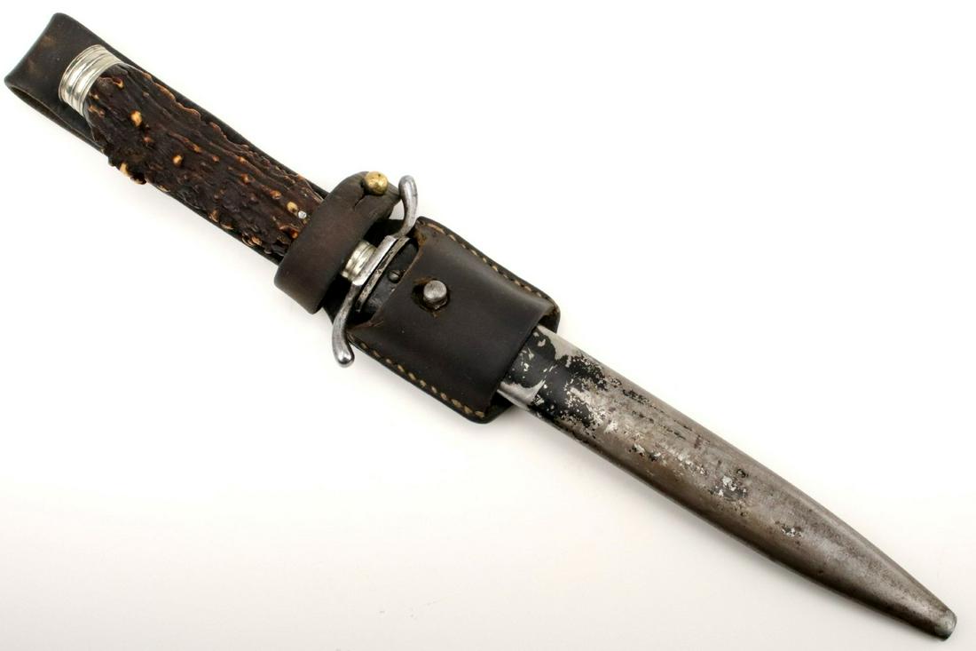 German WW I to WW II Fighting Knife Dagger with Deer: German WW I to WW II Fighting Knife Dagger with Deer Stag Grip & Maker Marked Blade. Total Length (inside scabbard if present) : 13.5". Blade Length : 8.5". ~~~~~~~~~~~~~~ DEAR BIDDERS, PLEASE VIEW MO