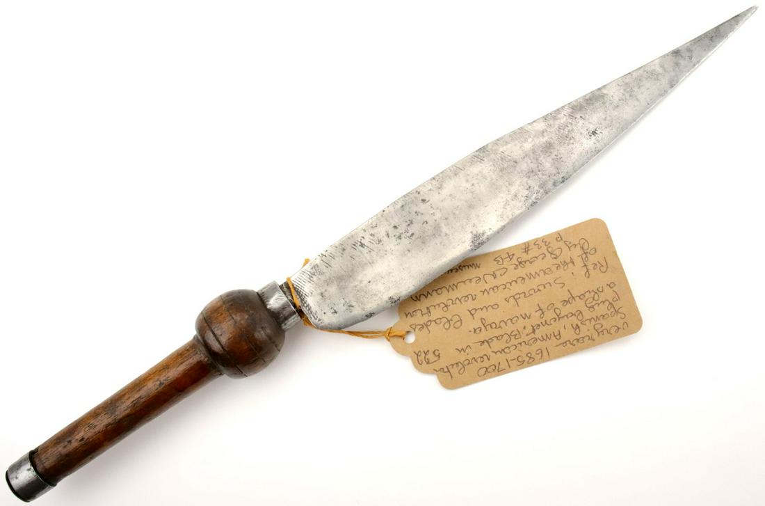 Rare 17th-18th C. Spanish Plug Bayonet Dagger with: Rare 17th-18th C. Spanish Plug Bayonet Dagger with Navaja Knife Form Blade ~ Copper Coin Pommel ~ Used through American Revolution. Total Length (inside scabbard if present) : 15". Blade Length : 10".