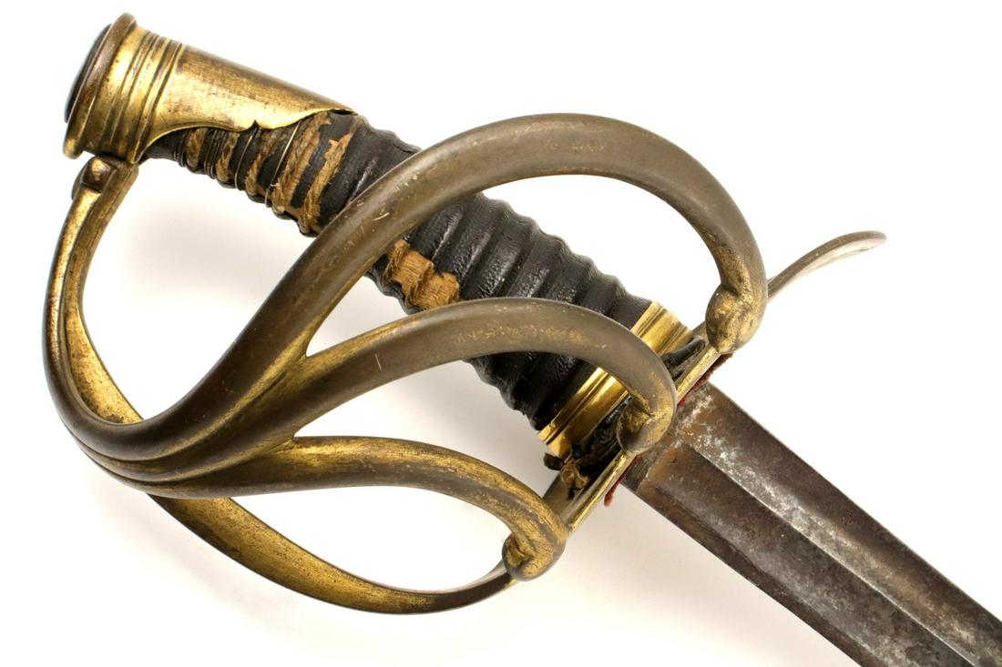 Rare French Napoleonic Wars era Russian Cuirassier: Rare French Napoleonic Wars era Russian Cuirassier PALASCHE Battle Sword ~ Gilt Brass Hilt. Total length (inside scabbard if present) : 41 1.3", Blade length :35". ~~~~~~ DEAR BIDDERS, Please View Mor