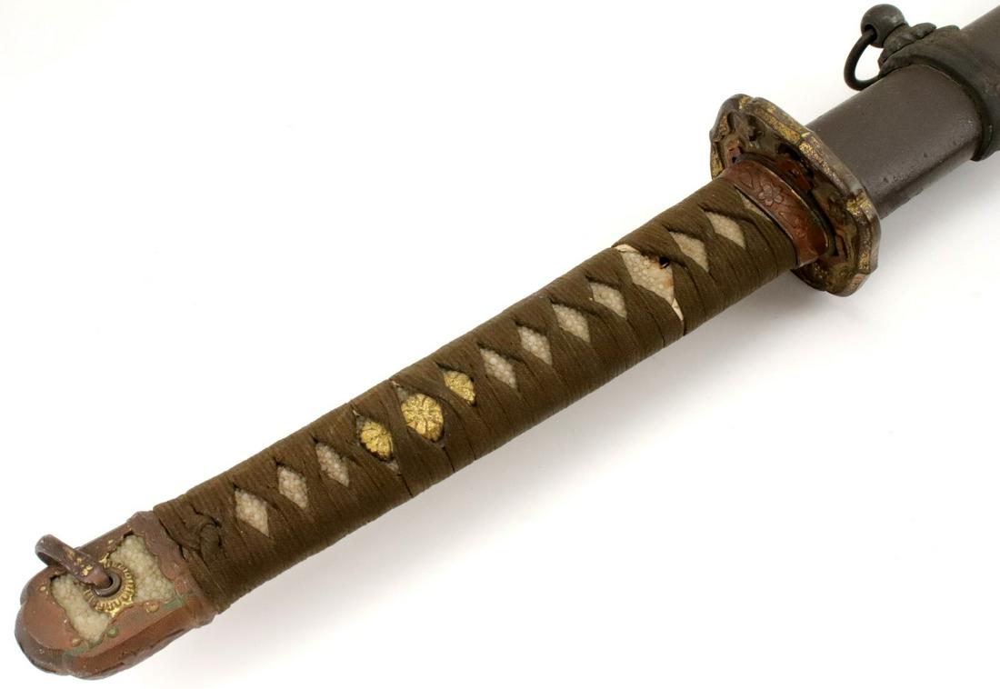 Good WW II Japanese Officer's Katana Battle Sword ~: Good WW II Japanese Officer's Katana Battle Sword ~ Nice Hamon Temper Line. Total Length (inside scabbard if present) : 39" Blade Length (Nagasa) : 25" ~~~~~~ DEAR BIDDERS, Please View More Detailed C