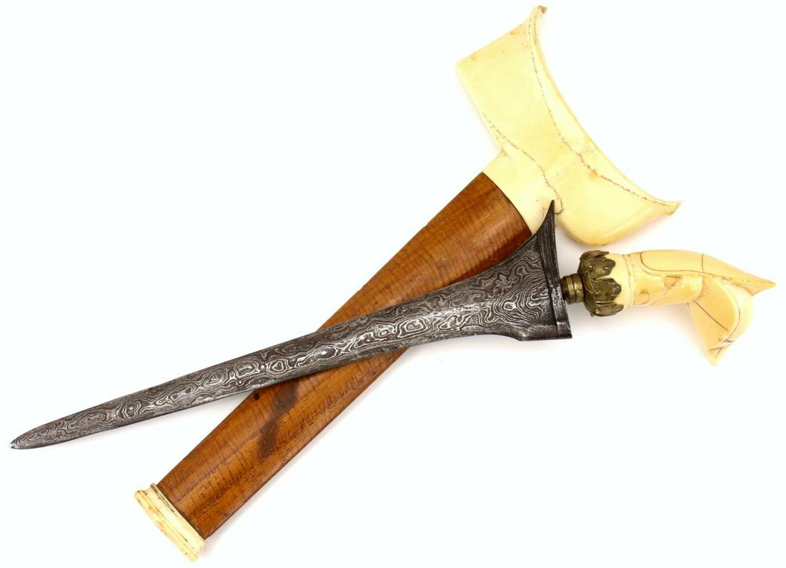 Fine Antique Indonesian KERIS Dagger with Carved Grip &: Fine Antique Indonesian KERIS Dagger with Carved Grip & Dramatic Damascus Steel Blade. Total length (inside scabbard if present) : 13 3/4", Blade length : 9 1/2". PLEASE NOTE : Shipping Only Within th