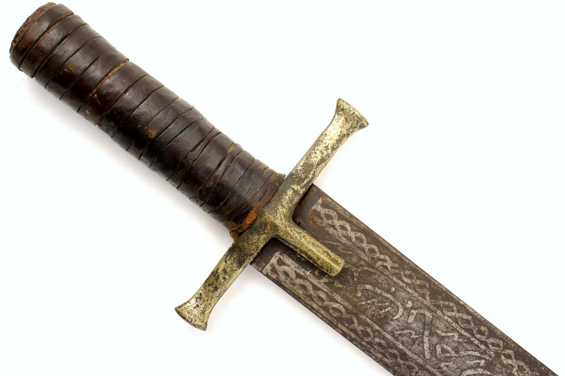 Antique African Sudanese KASKARA ~ Tribal Warrior's: Antique African Sudanese KASKARA ~ Tribal Warrior's Sword with Islamic Arabic Scripts on the Blade. Total length (inside scabbard if present) : 29 3/4", Blade length :25 1/4 ". ~~~~~~ DEAR BIDDERS, Pl