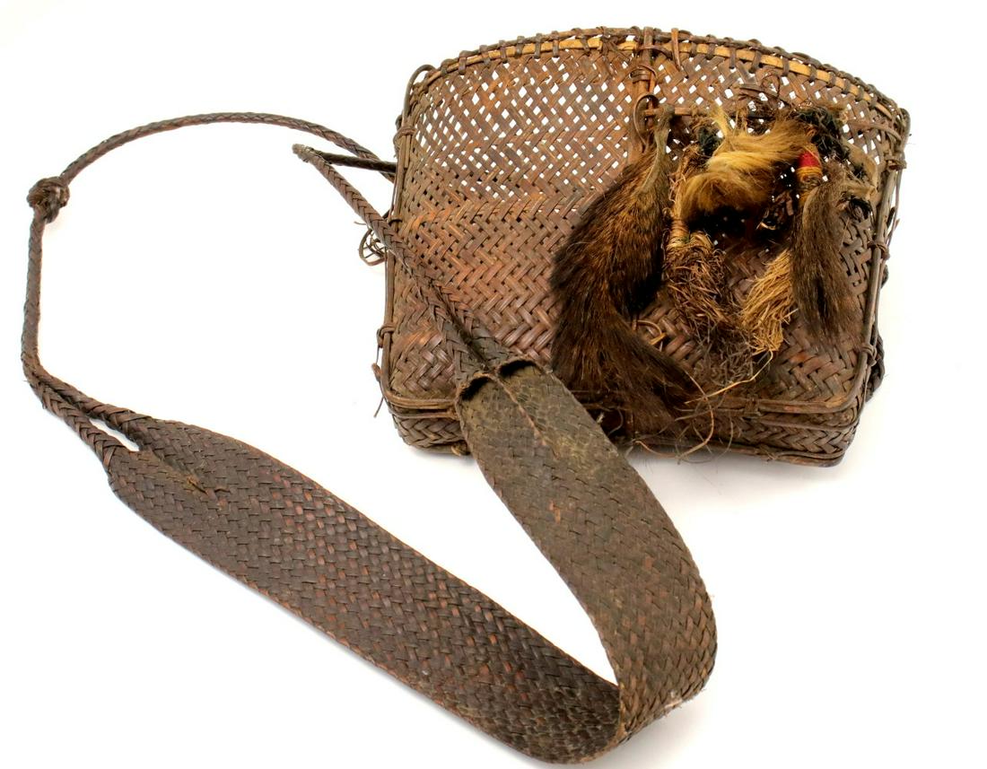 Antique Indonesian Borneo Headhunter's Hunting Bag.: Antique Indonesian Borneo Headhunter's Hunting Bag. Total length : 8 3/4 x 6 1/2". ~~~~~~ DEAR BIDDERS, Please View More Detailed Close-Up Images by visiting our website - Sofedesignauctions.com ~ Tha