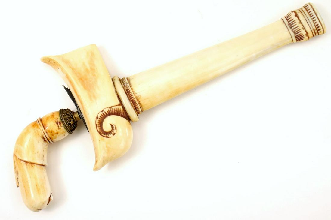 Rare Indonesian KERIS Dagger with Fine Carved Grip &: Rare Indonesian KERIS Dagger with Fine Carved Grip & Scabbard ~ Damascus Steel Blade. PLEASE NOTE : Shipping Only Within the USA on This Item, Except California & New Jersey. Total length (inside scab