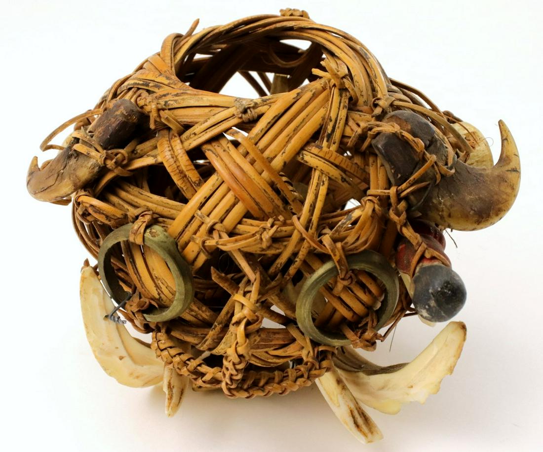 Antique Indonesian Soul-Catcher Basket for DAYAK Tribe: Antique Indonesian Soul-Catcher Basket for DAYAK Tribe Headhunter BALATO Sword. Approximate Diameter : 4 1/4". ~~~~~~ DEAR BIDDERS, Please View More Detailed Close-Up Images by visiting our website - 