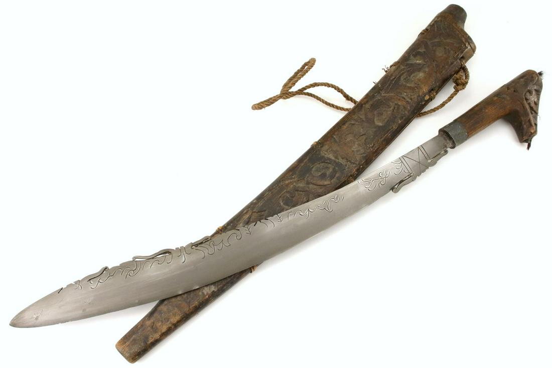 Antique Indonesian Tribal MANDAU Sword ~ Used by Borneo: Antique Indonesian Tribal MANDAU Sword ~ Used by Borneo DAYAK Tribe Headhunters ~ Unusual Ornate Blade. Total length (inside scabbard if present) : 28 1/2", Blade length :20". ~~~~~~ DEAR BIDDERS, Ple