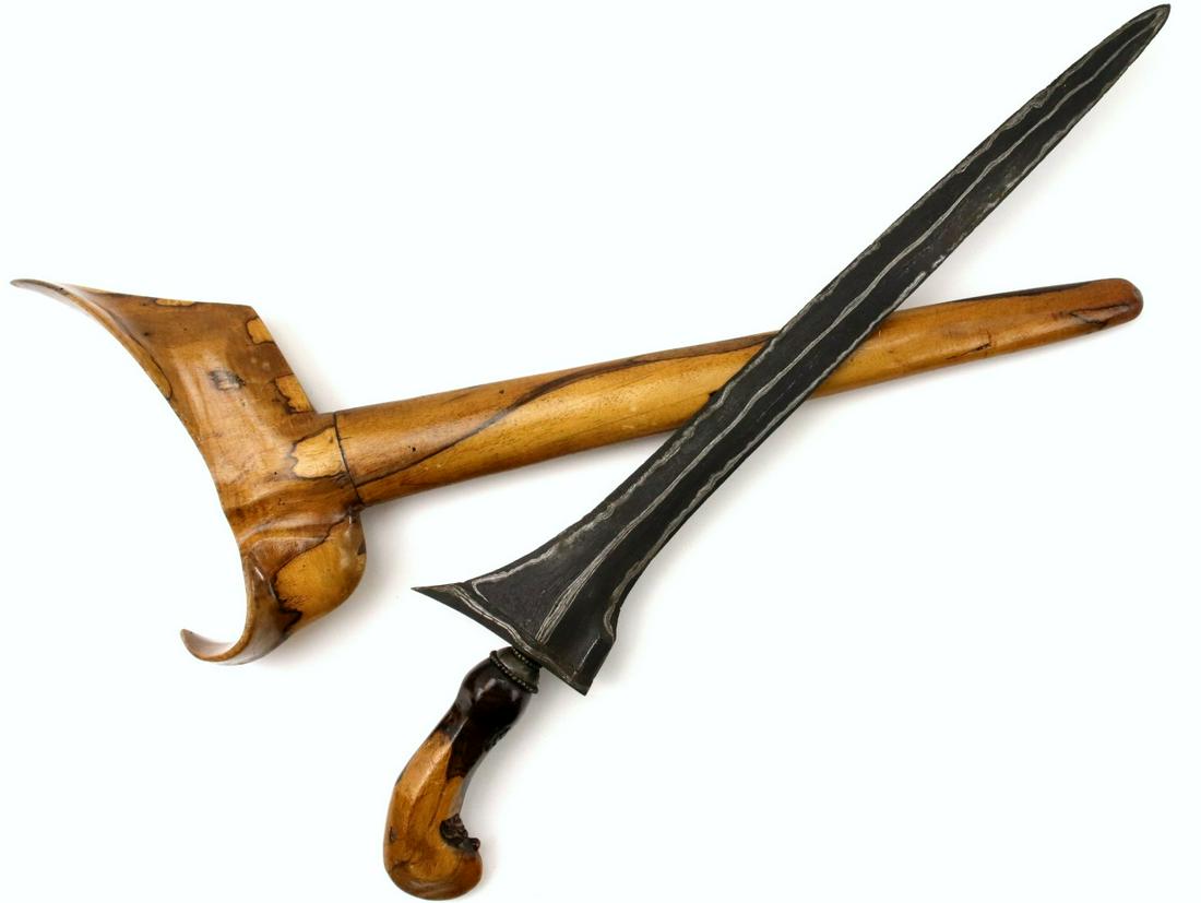 Very Nice Antique Indonesian KERIS Dagger with Rare: Very Nice Antique Indonesian KERIS Dagger with Rare Patterned Damascus Steel Blade & Lovely Two-tone Wood Mounts. Total length (inside scabbard if present) : 19 1/4", Blade length :15". ~~~~~~ DEAR BI