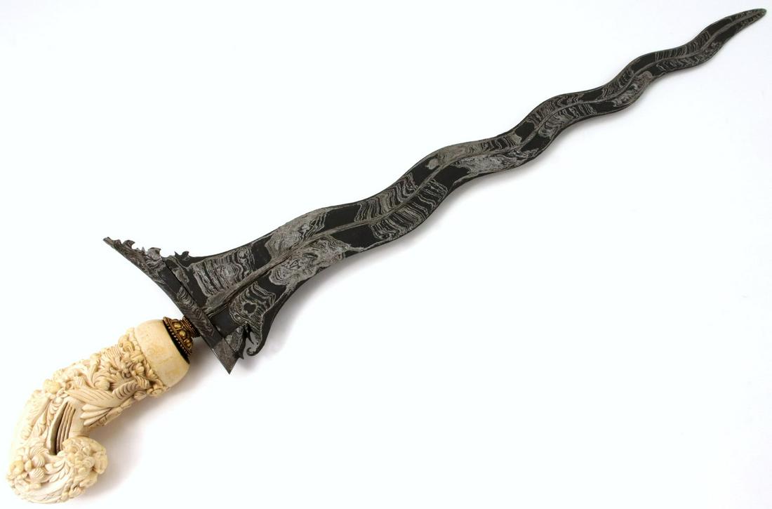 Fine Antique Indonesian KERIS Dagger with Exquisite: Fine Antique Indonesian KERIS Dagger with Exquisite Carved Grip & Dramatic Damascus Steel Blade. Total length (inside scabbard if present) : 19 3/4", Blade length : 16 3/4". ~~~~~~ DEAR BIDDERS, Pleas