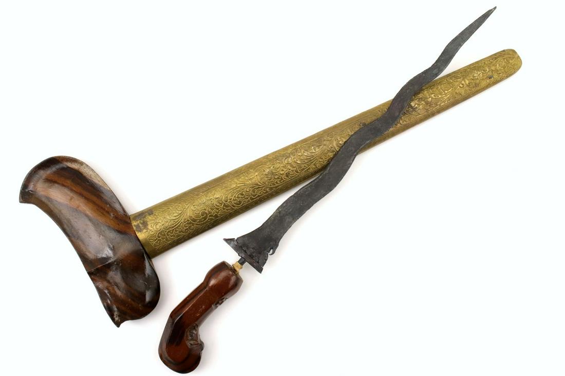 Antique Indonesian KERIS Dagger with Damascus Steel: Antique Indonesian KERIS Dagger with Damascus Steel Blade ~ Wood & Gilt Brass Mounts. Total length (inside scabbard if present) : 20", Blade length : 11 1/2". ~~~~~~ DEAR BIDDERS, Please View More Det