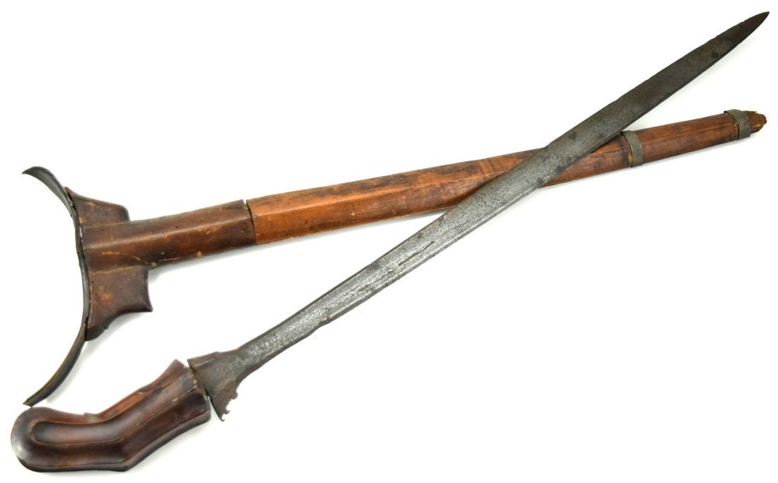 Rare Antique Indonesian Executioner's KERIS Dagger ~: Rare Antique Indonesian Executioner's KERIS Dagger ~ Powerful Thrusting Blade of Damascus Steel ~ Carved Wood & Horn Mounts. Total length (inside scabbard if present) : 22 1/2", Blade length : 18 3/4"