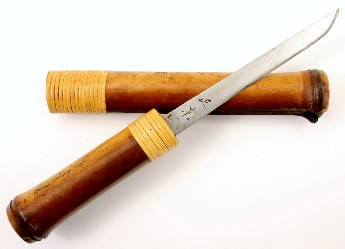 Interesting Japanese Samurai Tanto Dagger in Bamboo: Interesting Japanese Samurai Tanto Dagger in Bamboo Mounts ~ Blade with Carved Signature. Total length (inside scabbard if present) : 10", Blade length : 4 1/2". ~~ DEAR BIDDERS, Please View More Deta