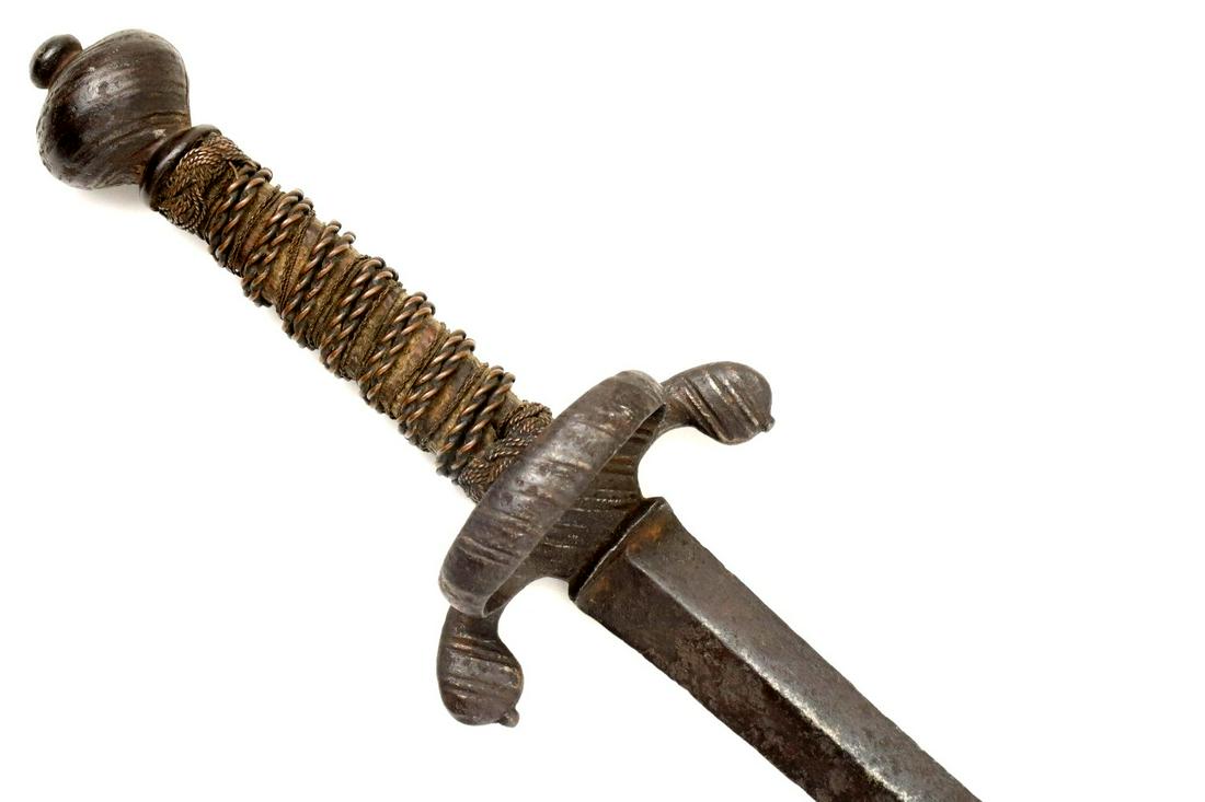 Rare 16th-17th C. PILLOW Sword Rapier in Chiseled Iron (1 of 19)