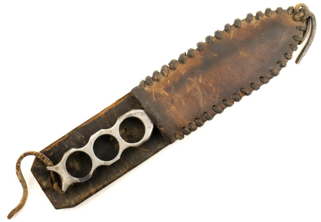Rare WW I to WW II English or American Special Forces Fighting Knife Dagger with Knuckleduster: Rare WW I to WW II English or American Special Forces Fighting Knife Dagger with Knuckleduster Breast Knuckle Grip. Total length (inside scabbard if present) : 8 5/8", Blade length : 4 3/4". ~~ DEAR B
