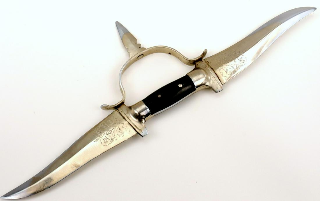 Uncommon Mughal Indian Style Triple Dagger Weapon with Bull Horn Grip & Engraved Blades.: Uncommon Mughal Indian Style Triple Dagger Weapon with Bull Horn Grip & Engraved Blades. Total length (inside scabbard if present) : 18, Blade length : 6 1/2". ~~ DEAR BIDDERS, Please View More Detail