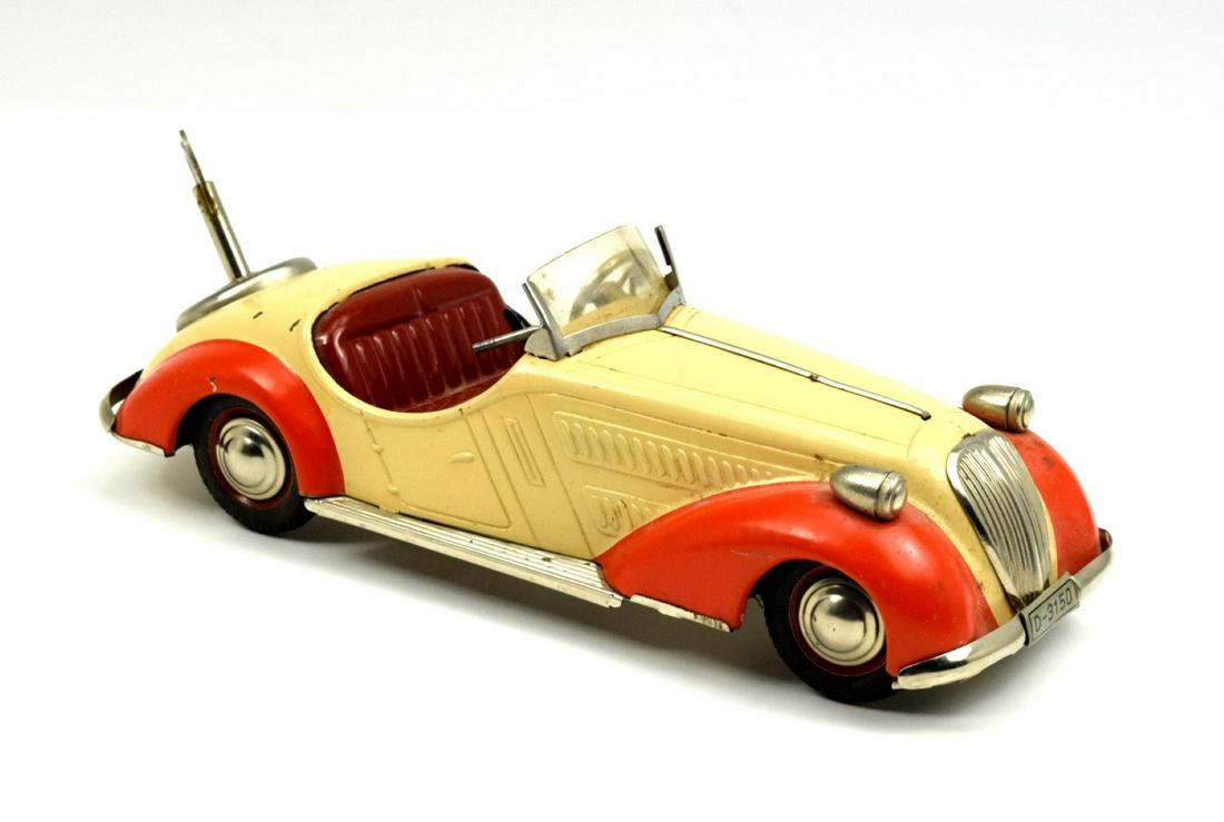 VINTAGE US ZONE GERMANY DISTLER CONVERTIBLE D-3200 BMW CAR TIN KEY WIND-UP TOY: VINTAGE US ZONE GERMANY DISTLER CONVERTIBLE D-3200 BMW CAR TIN KEY WIND-UP TOY. ORIGINAL PAINT. IN WORKING ORDER. CAME FROM LONG TIME COLLECTOR ESTATE.9 5/8" x 3".DEAR BIDDERS, Please View More Detail