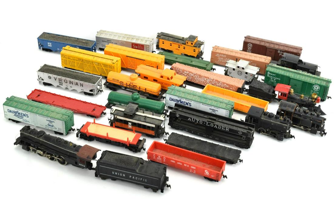 Lot 31 HO scale Locomotives Cars (1 of 9)