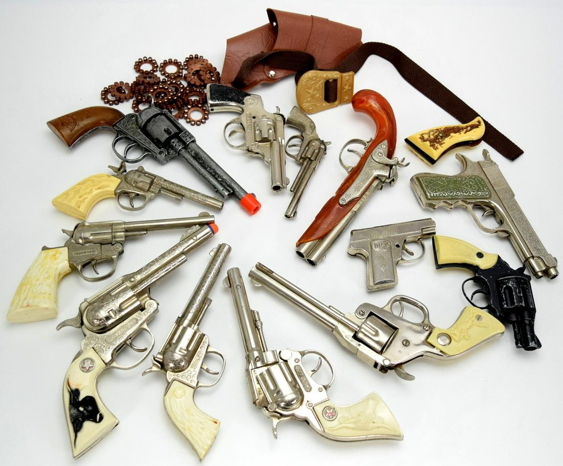 Large Lot Vintage Toy Cup Western Guns (1 of 15)