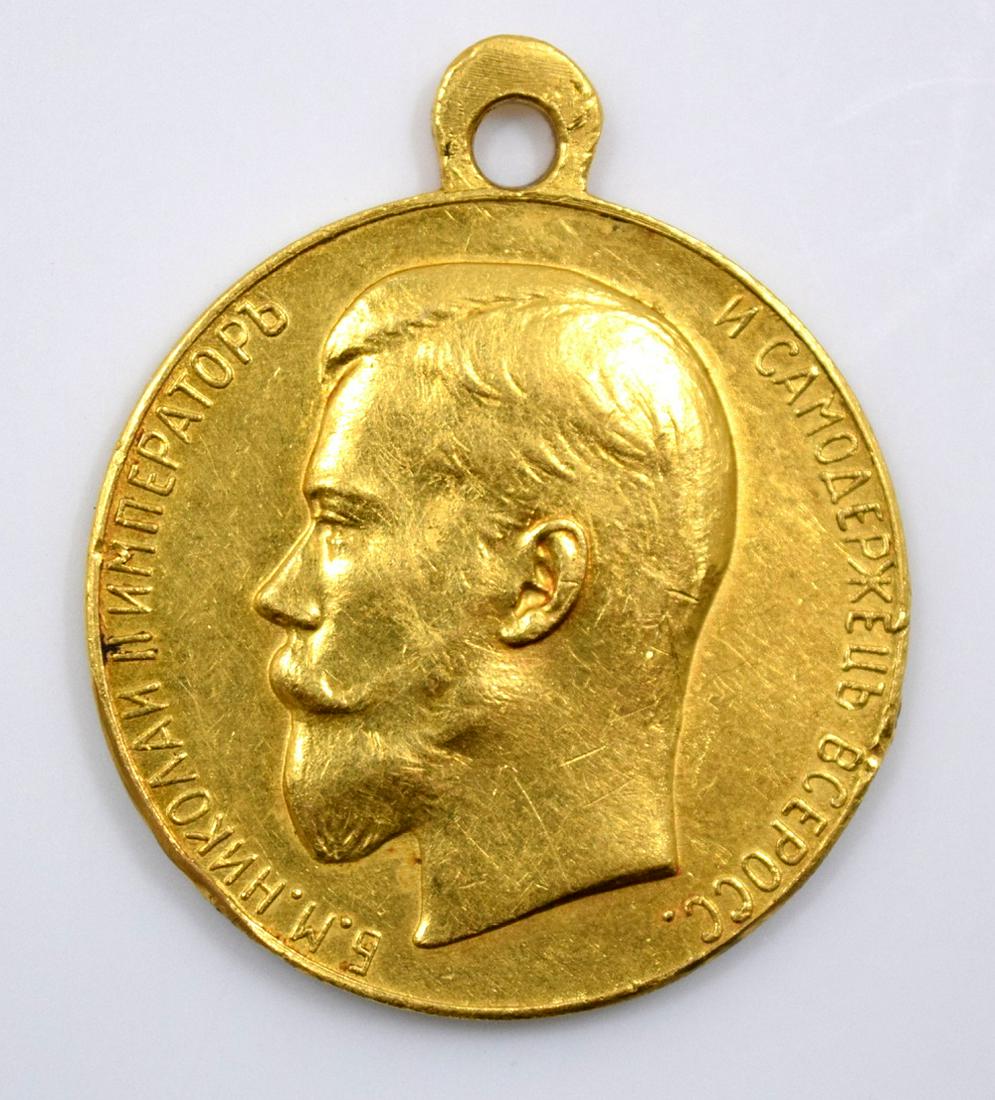 A RARE RUSSIAN GOLD MEDAL AWARDED BY EMPEROR NICHOLAS II FOR ZEAL, ENGRAVED BY VASYUTINSKY 1894 (1 of 2)
