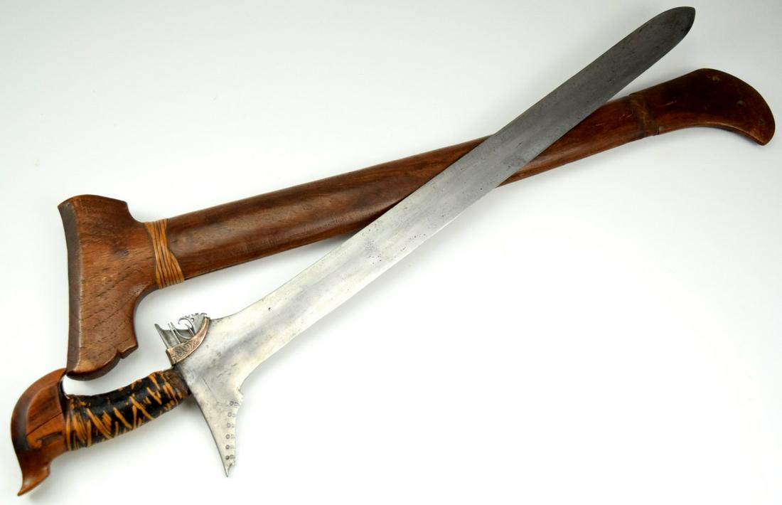 Archaic Philippine Sulu Moro Kris Sword ~ Nice Pommel: This is a classic sword of the Moro people of the southern Philippines and of the Sulu Sea area called a kris. The classic Moro kris is based heavily on the Indonesian keris but is distinctly larger a