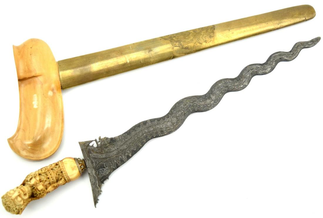 GOOD ANTIQUE INDONESIAN KERIS DAGGER WITH STRONG DAMASCUS STEEL BLADE & FINE CARVED GRIP: Good Antique Indonesian KERIS Dagger with Strong Damascus Steel Blade & Fine Carved Grip. Total length (inside scabbard if present) : 18", Blade length : 14 1/2". --------PLEASE NOTE: THERE IS NO INTE