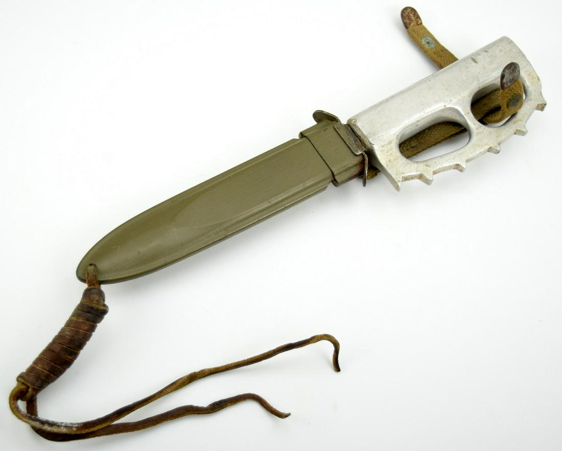 US WW2 Deaths Head Knuckle Duster Knife -Skull: US WW2 Deaths Head Knuckle Duster Knife -Skull. Aluminum handle. M3 blade. With M8 sheath. Total length (inside scabbard if present) : 12 3/4", Blade length : 6 1/2". ~~ DEAR BIDDERS, Please View More
